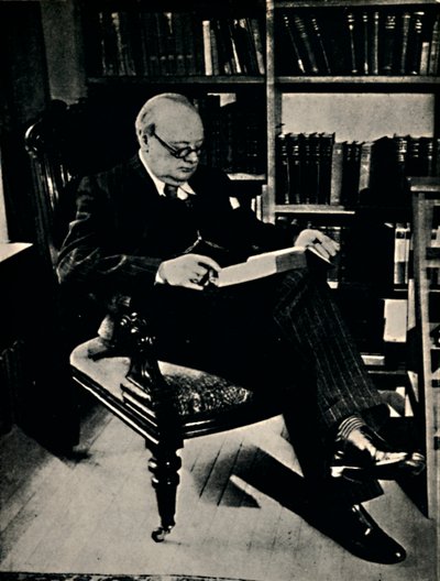 Winston Spencer Churchill, Kütüphanesinde, 1945. by Unbekannt