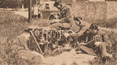 En Yeni Tip Eğitim Makinesi İçinde Kablosuz Operatör, 1940 by Unbekannt