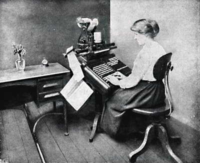 Monotip Klavyede Kadın Operatör, 1917 by Unbekannt