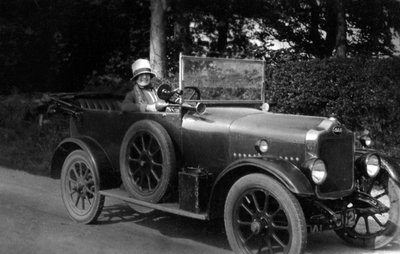Araba kullanan kadın, 1930 by Unbekannt