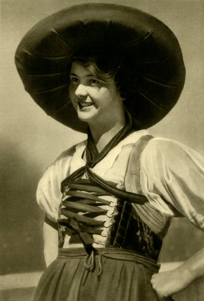 Geleneksel kostümlü kadın, Tirol, Avusturya, c1935. by Unbekannt