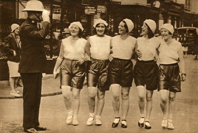 Şort giyen kadınlar, 1930, 1933. by Unbekannt