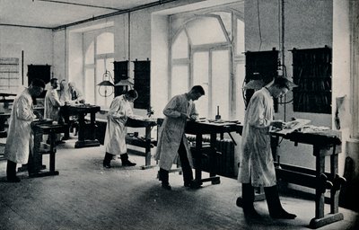 Sanat ve El Sanatları teknik okulunun atölyesi, Flensburg, Almanya. c1908 by Unbekannt