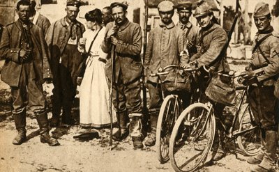 Yaralı Alman mahkumlar Kızıl Haç tarafından bakılıyor, Fransa, Birinci Dünya Savaşı, 1914-1918, 1933. by Unbekannt