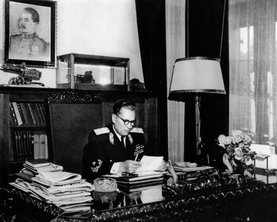 Yugoslav lider Mareşal Josip Broz Tito ofisinde, Belgrad, Yugoslavya, c1946-c1947. by Unbekannt