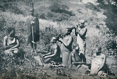 Zulu kızlarının kuaförü, 1912 by Unbekannt
