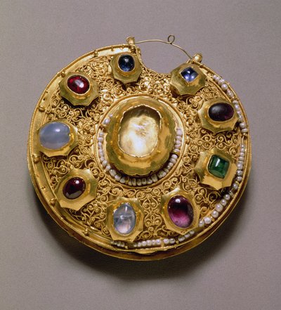 Kolt madalyonu, inci ve mücevherli altın set, emaye işi, emaye, telkari ve granülasyon dekorasyonu, Ryazan, 12. yüzyıl by Unbekannt Unbekannt
