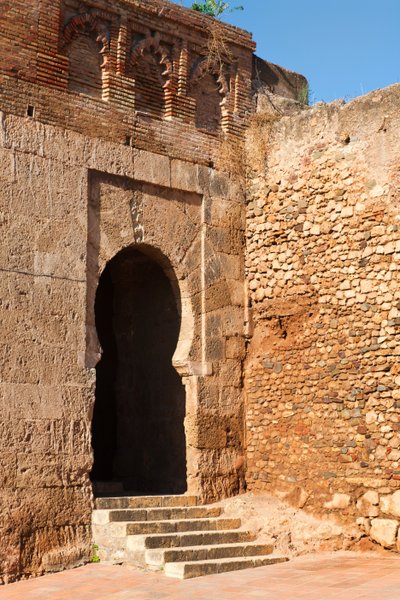 Niebla, Huelva Eyaleti, Endülüs, Güney İspanya. Puerta del Buey veya Öküz Kapısı, surlardan şehre girişlerden biri. by Unbekannt Unbekannt