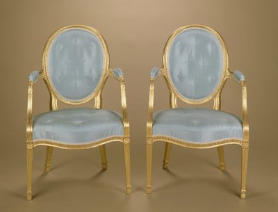 Adam oval sırtlı yaldızlı oyma sandalye çifti, mavi döşemeli, c.1780 by Unbekannt Unbekannt