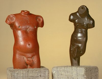 Kırmızı kumtaşı erkek gövde ve gri kumtaşı dansçısı, Harappa, MÖ 2300-1750 by Unbekannt Unbekannt