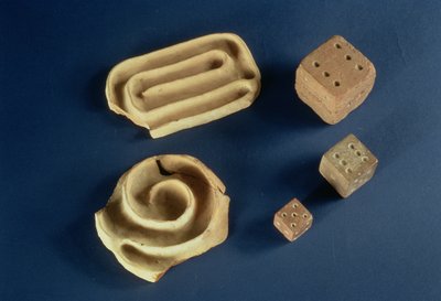 Kumtaşı zar ve pişmiş toprak labirent oyunu, Harappa, MÖ 2300-1750 by Unbekannt Unbekannt