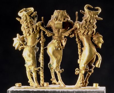 00319 Üç yarı insan, yarı boğa figürü şeklinde kolye, Mezopotamya, MÖ 2600-2340 dolayları (altın) by Unbekannt