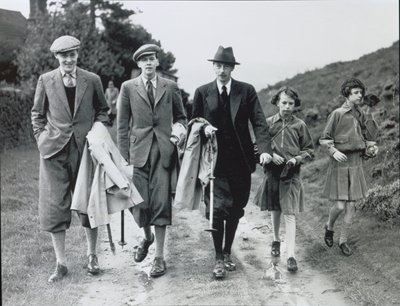 10. Duke, dört çocuğu Billy, Andrew, Anne ve Elizabeth ile Bolton Abbey