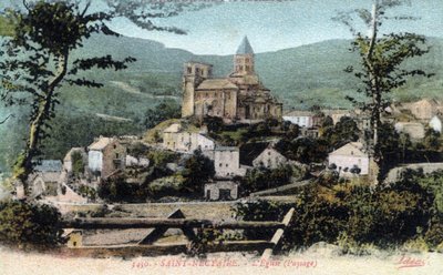 Auvergne, Puy-de-Dome (63), Saint Nectaire (Saint-Nectaire): köy ve kilise manzarası, 19. yüzyılın sonları - 20. yüzyılın başı - Kartpostal by William M. Timlin