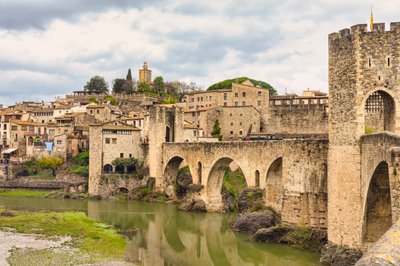 Besalu, Girona Eyaleti, Katalonya, İspanya., 2018 (fotoğraf) by Unbekannter Künstler
