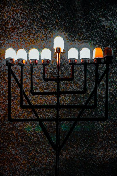 Büyük Sinagog Menorah, 2018 (el boyaması fotoğraf) by Unbekannter Künstler