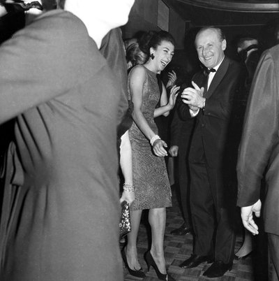 Bourvil, Olympia'daki Ye Ye şovunda by Unbekannter Künstler