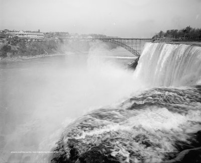 Clifton Oteli ve American Falls, Niagara by Unbekannter Künstler