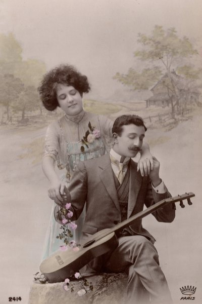 Çiçekler ve İspanyol Gitarlı Çift, Fransa, 1910 dolayları (kartpostal) by Unbekannter Künstler