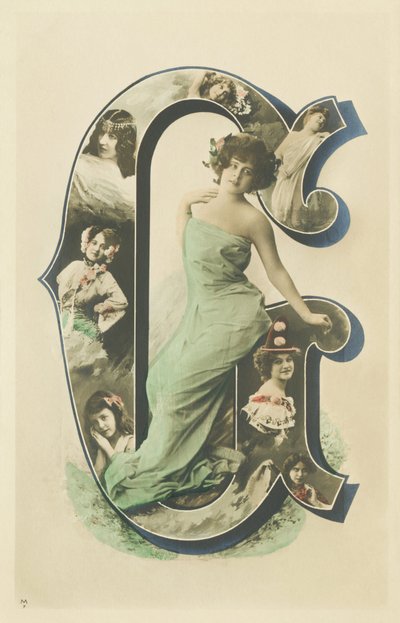 G : Uzun, açık mavi bir örtüyle oturan bir kadının fotoğraf-portresi by Unbekannt