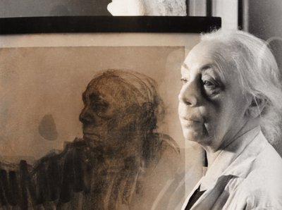 Alman ressam, grafik sanatçısı ve heykeltıraş Kaethe Kollwitz, Almanya 1940 civarı (s/b fotoğraf) by Unbekannter Künstler