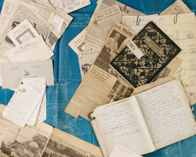 Yazışmalar, gazete kupürleri, planlar, patentler, ders materyalleri ve fırın modelleri dahil olmak üzere arşiv materyalleri grubu; by Unbekannt
