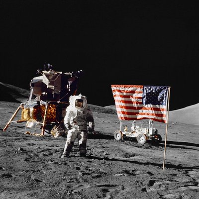 Apollo 17 iniş görevi sırasında ay yüzeyinde Harrison H Schmitt by Unbekannt