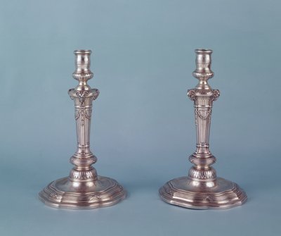 Louis XV gümüş şamdanlar by Unbekannt