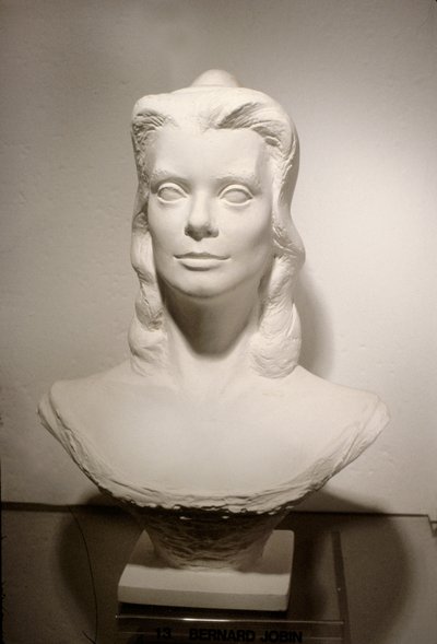 Marianne Catherine Deneuve olarak by Unknown