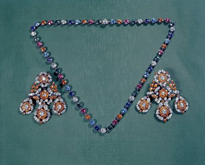Çok renkli pastalardan oluşan kolye ve küpe seti, c.1760 by Unbekannt