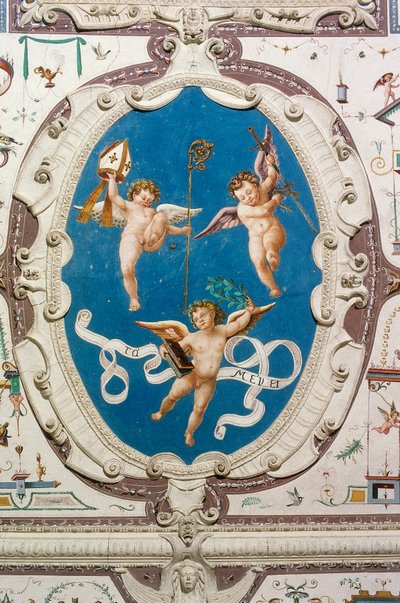 Üç putti (1560) gösteren oval, Grotesk Salonunun tavanının detayı, Della Manta Kalesi, Manta (Cuneo), Piedmont, İtalya by William M. Timlin