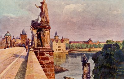 PRAG-Büyük heykelleri ve köprünün kenarı boyunca yürüyen insanlarla Charles Köprüsü'nün altından geçen Vltava nehri by Unbekannter Künstler