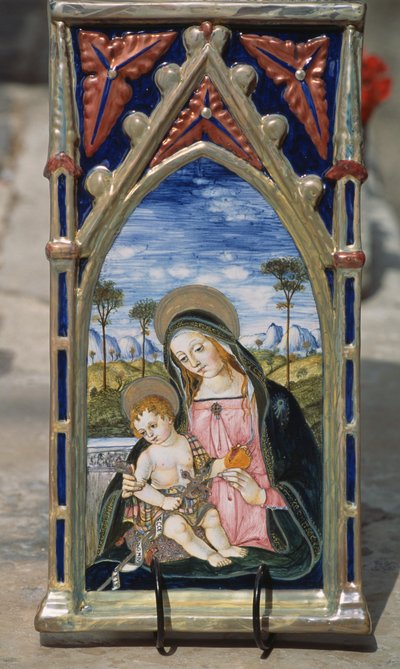 Madonna ve Çocuğu tasvir eden boyalı seramik karo, Gualdo Tadino, Umbria, İtalya by William M. Timlin