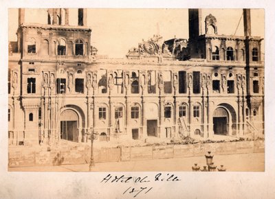 Paris Komünü (1871): Mayıs 1871 yangınından sonra Hotel de Ville