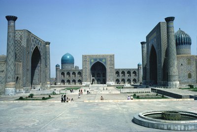 Registan, üç Müslüman dini medrese (medrese) (fotoğraf) by Unbekannt