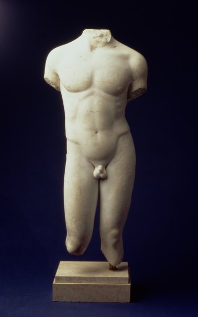MÖ 5. yüzyıla ait bir Poliklitan bronz orijinalinden sonra genç bir figürün Roma erkek gövdesi (önden görünüm) MS 01. yüzyıl (paryan mermeri) (ayrıca bkz. 90527) by Unbekannt