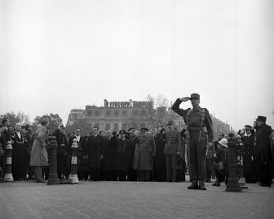 İkinci Dünya Savaşı (1939-1945) - İkinci Dünya Savaşı (II. Mezardaki çiçeklerden by Unbekannt