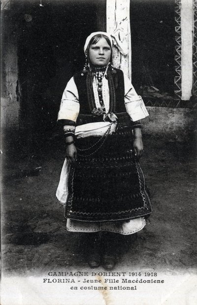 Sırbistan, Florina: Ulusal Kostümlü Makedon Kız Portresi - Kartpostal 1914-1918 by William M. Timlin