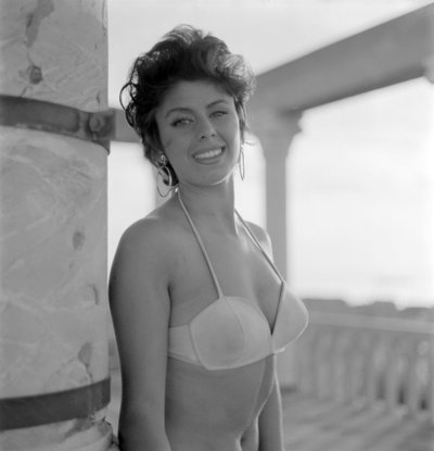 Aktris, YILDIZ CELINA CELY VENEDİK LİDO PLAJINDA - 1957 by Unbekannt