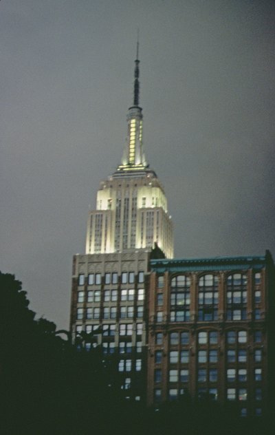 Geceleri Empire State Binası (fotoğraf) by Unbekannt