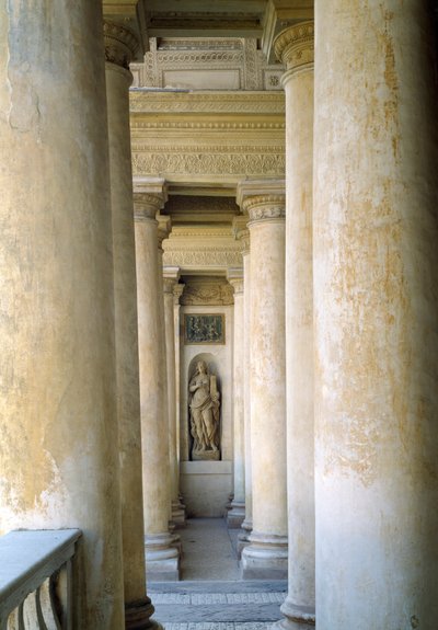 Giulio Romano (1499-1546) tarafından tasarlanan bahçe cephesinin sütunlarını gösteren Loggia di Davide (veya D