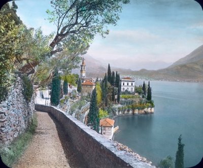 Kuzey İtalya'daki Como Gölü kıyısındaki Varenna belediyesi by Unbekannter Künstler