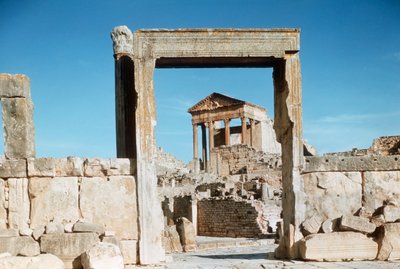 Tunus, Dougga, Dar el Acheb portalından görüntülenen Capitol
