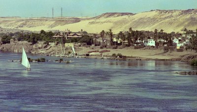Faluka Boat Egypt ile Nil Nehri Üzerinden Görünüm, 1979 dolayları (fotoğraf) by Unbekannter Künstler