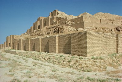 Elam Kralı Untash-Gal (MÖ 1265-46) tarafından yaptırılan Ziggurat