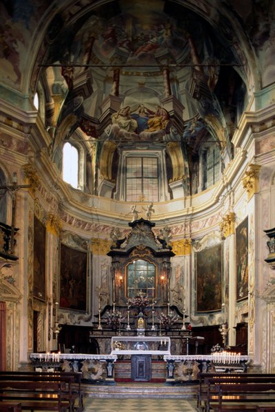 Lorenzo Peracino (1710-1788), Madonna del Sasso Tapınağı, Piedmont, İtalya tarafından sunak ve fresklerin görünümü by Benjamin Baud
