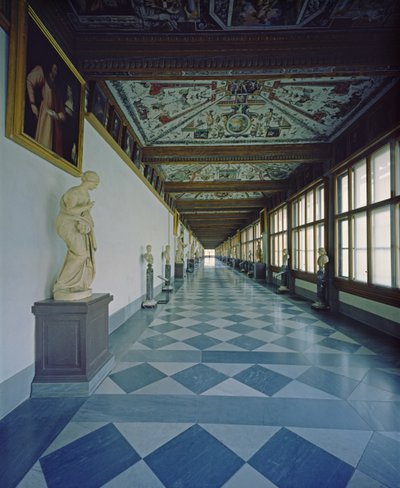 Vasari (1511-1574) ve Bernardo Buontalenti (1531-1608) 1560-80 tarafından tasarlanan ilk koridorun görünümü (fotoğraf) by Unbekannt