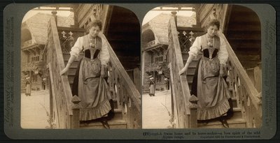 Geleneksel kostümlü genç bir İsviçreli kadını betimleyen stereoskopik kart, c.1900 (sepya fotoğrafı) (ayrıca bkz. 473238) by Underwood and Underwood