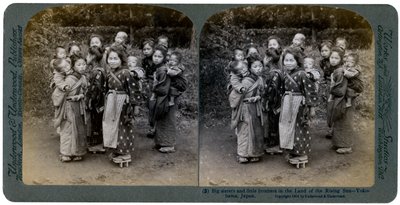 Yükselen Güneş Ülkesinde ablalar ve küçük kardeşler, Yokohama, Japonya, 1904 by Underwood and Underwood