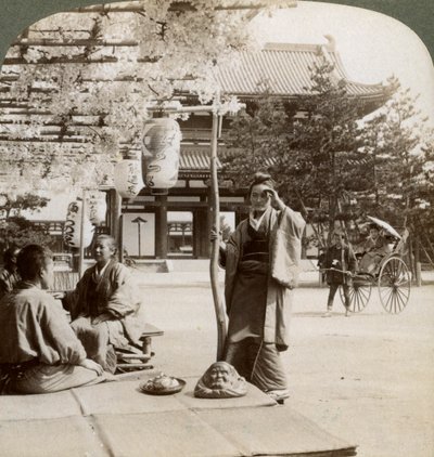 Bir çay evinin sundurması üzerinde sarkık salkım salkımları, Kyoto, Japonya, 1904 by Underwood and Underwood